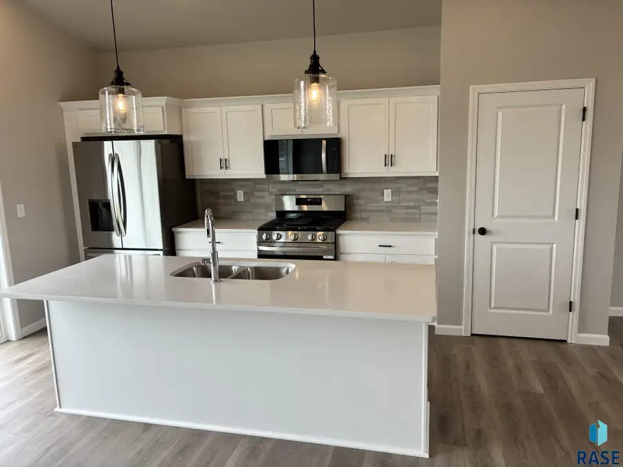 925 Estate St, Harrisburg, SD 57032 - #3