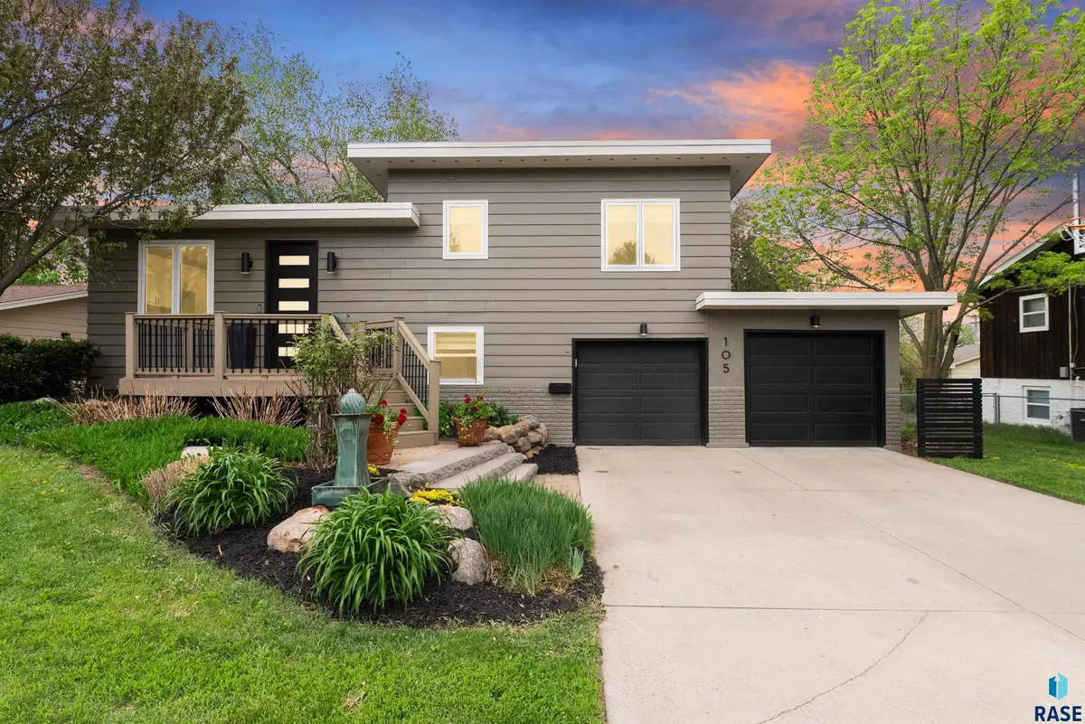105 E 36th St, Sioux Falls, SD 57105 - #1