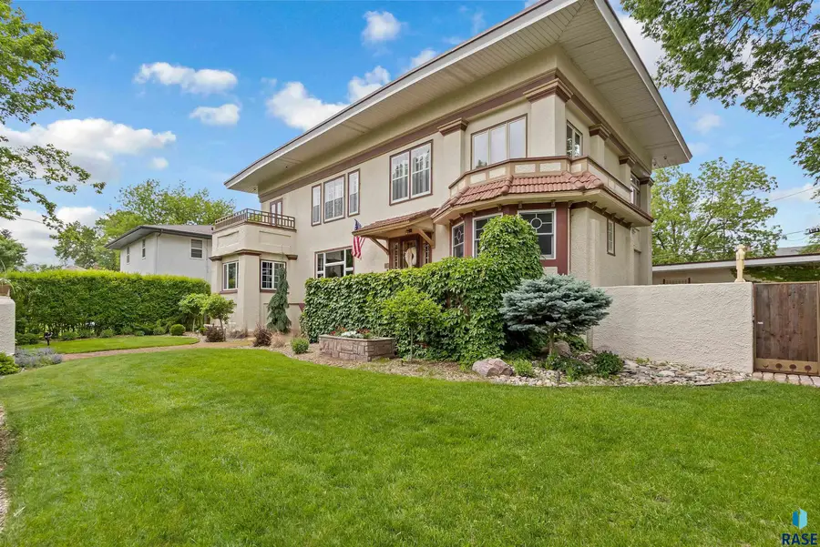 118 W 19th St, Sioux Falls, SD 57105 - #3