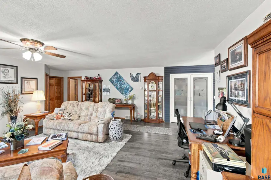521 E Lightner Ave, Salem, SD 57058 - #3