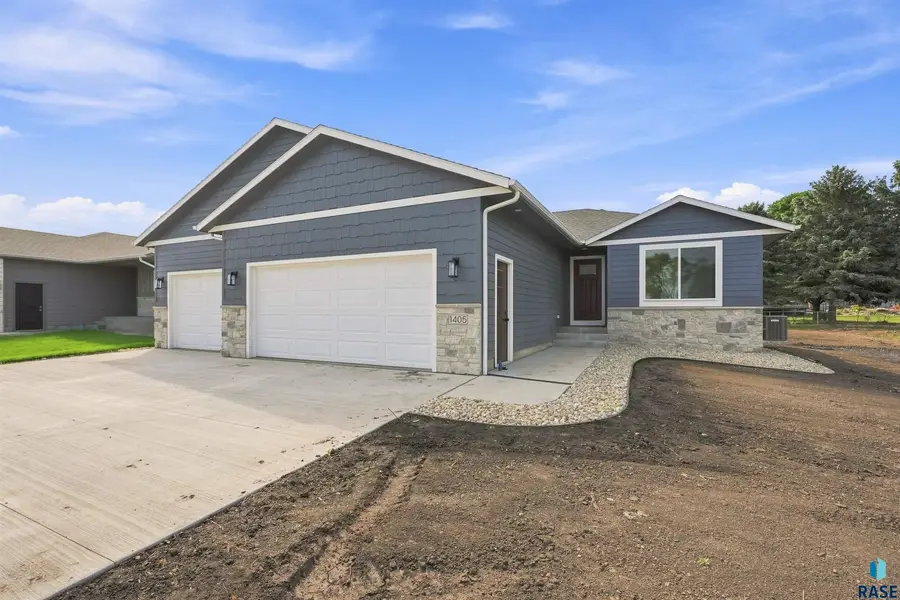 1405 E Carol St, Sioux Falls, SD 57104 - #2