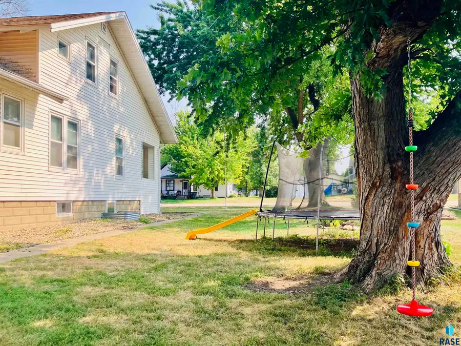 403 E First Ave, Beaver Creek, MN 56116 - #3