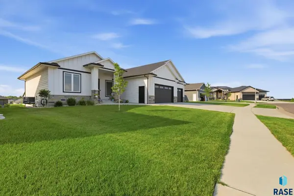5600 E Daybreak Cir, Sioux Falls, SD 57110