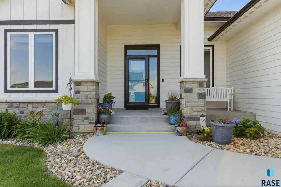 5600 E Daybreak Cir, Sioux Falls, SD 57110 - #2