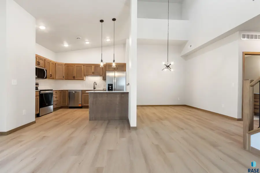 2401 E Jetty Pl, Sioux Falls, SD 57108 - #2