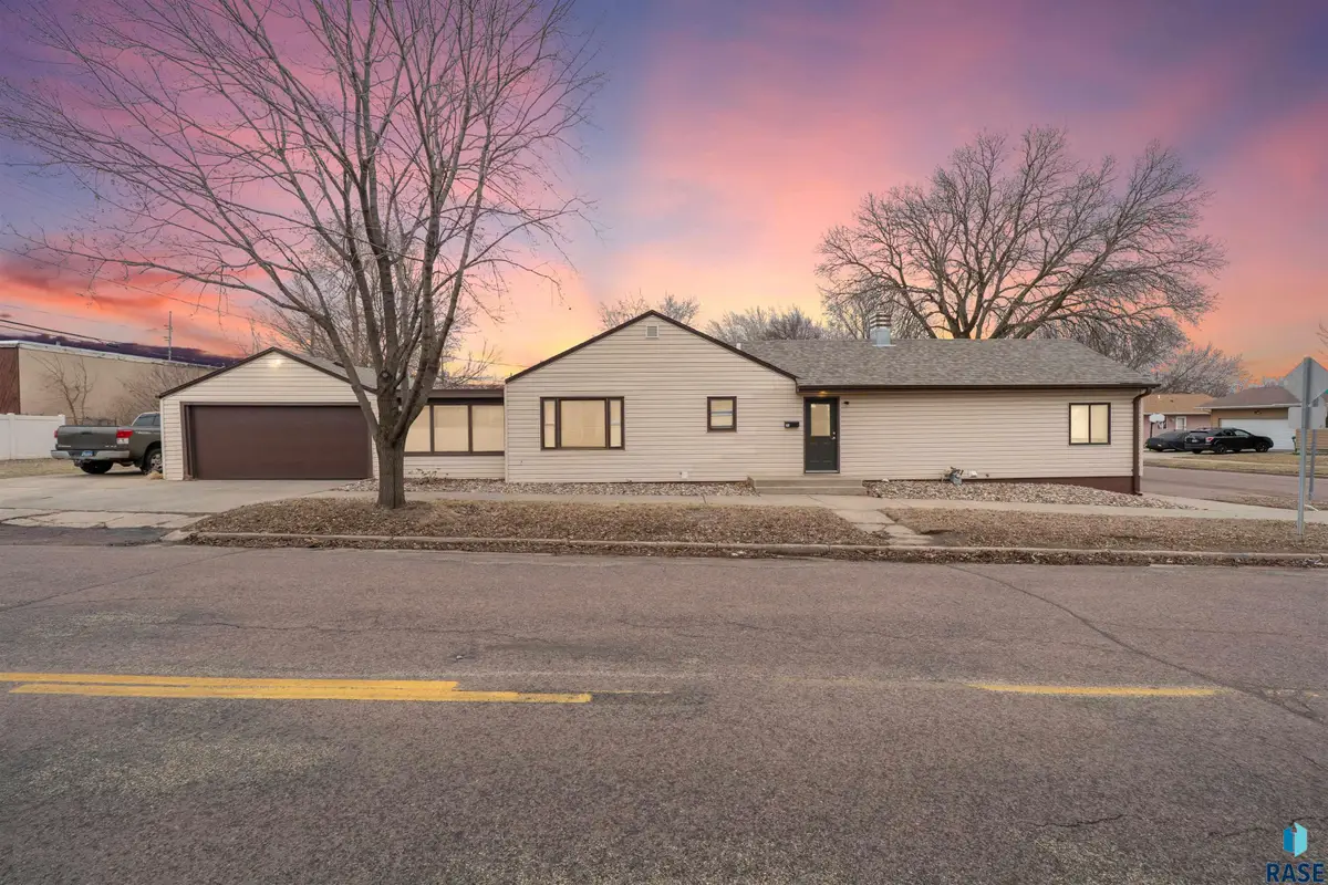 921 S Sherman Ave, Sioux Falls, SD 57104 - #1
