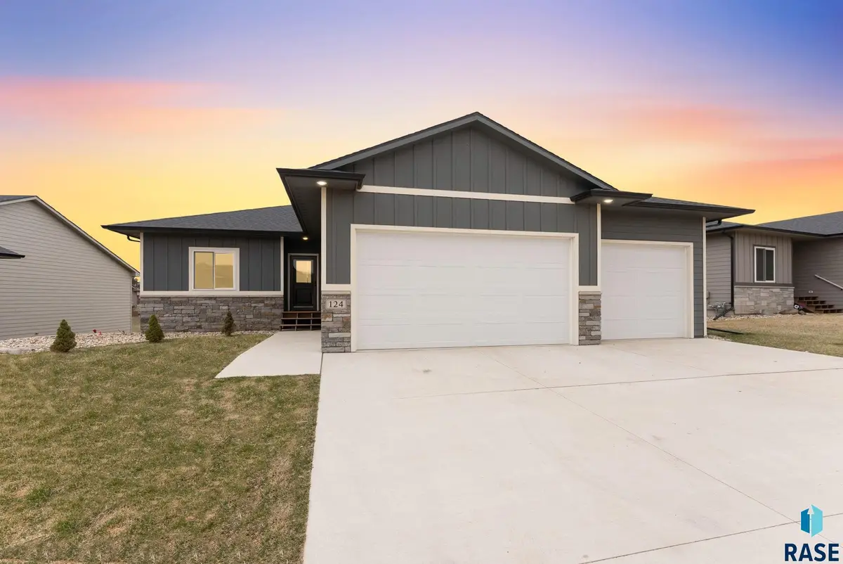 124 Skyline Dr, Valley Springs, SD 57068 - #1