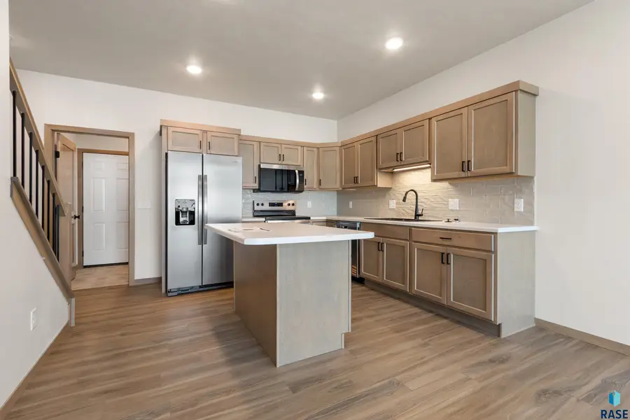 2402 E Jetty Pl, Sioux Falls, SD 57108 - #2
