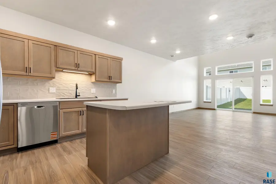 2402 E Jetty Pl, Sioux Falls, SD 57108 - #3