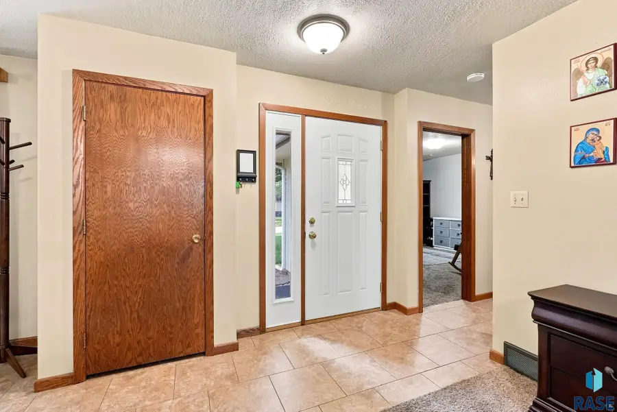 104 W 5th St, Dell Rapids, SD 57022 - #2