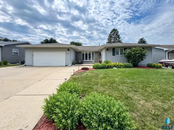 3909 E Ronning Dr, Sioux Falls, SD 57103