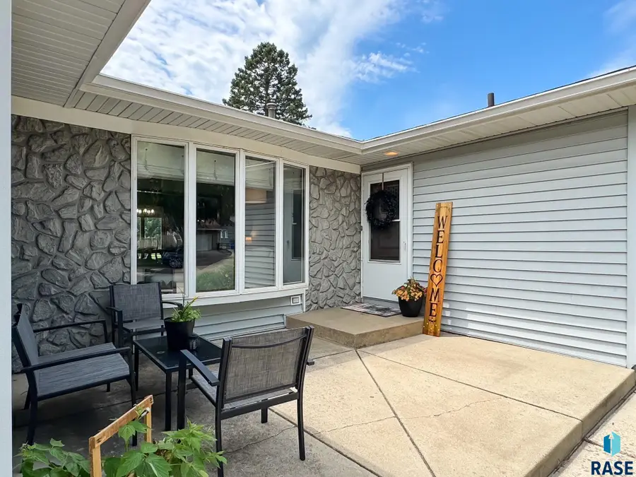 3909 E Ronning Dr, Sioux Falls, SD 57103 - #2