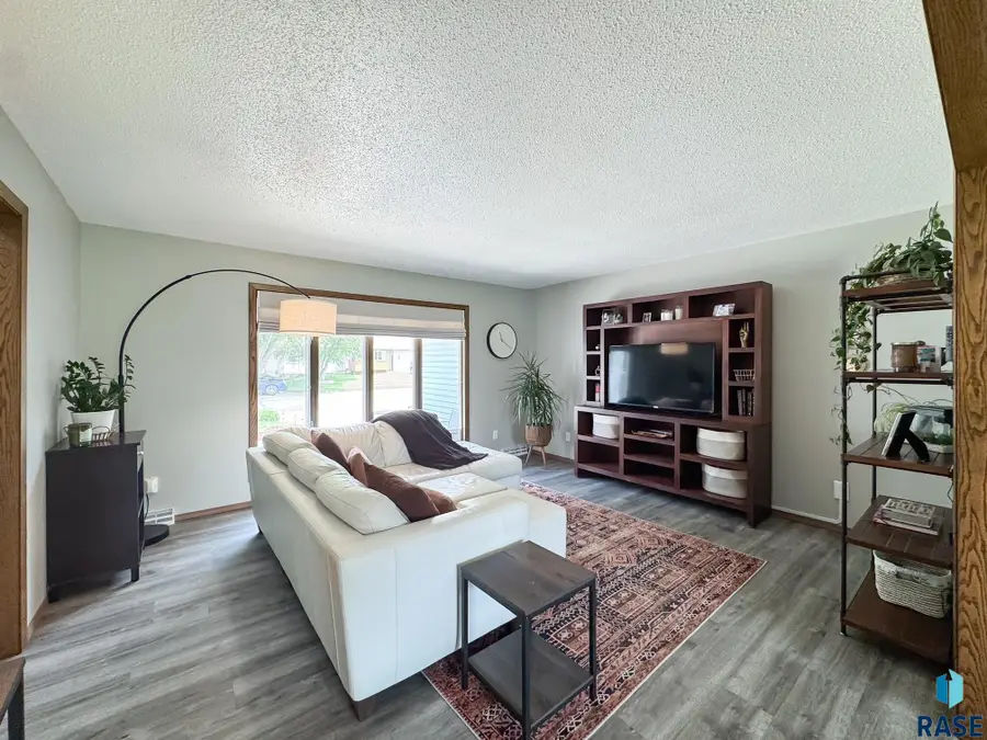 3909 E Ronning Dr, Sioux Falls, SD 57103 - #3