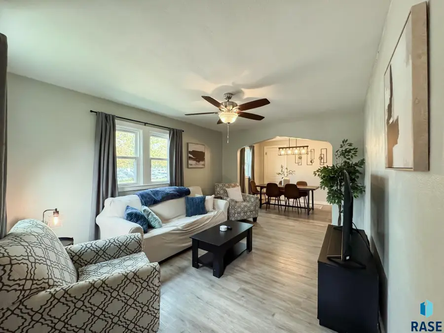 1024 W 17th St, Sioux Falls, SD 57104 - #3