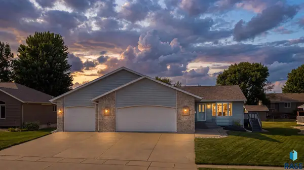 900 E Heatherwood Dr, Brandon, SD 57005