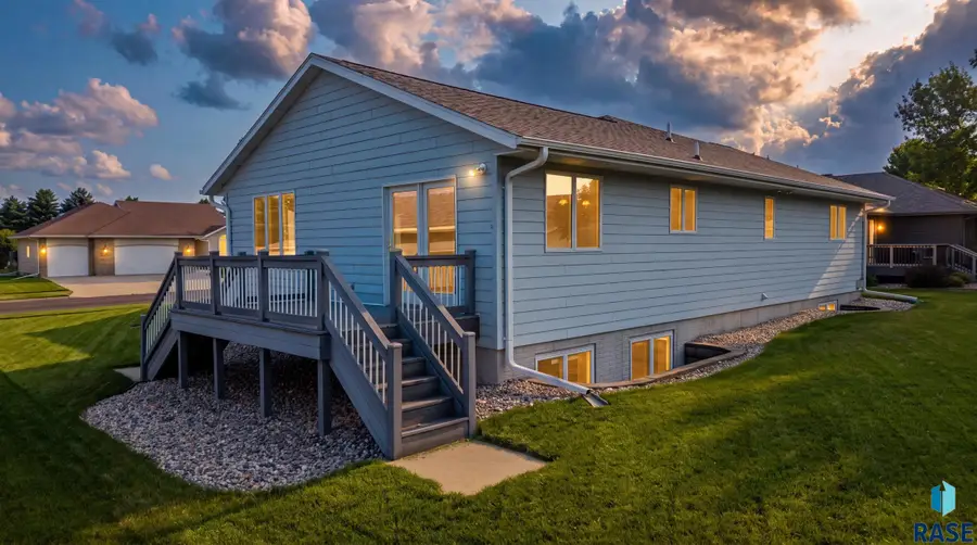 900 E Heatherwood Dr, Brandon, SD 57005 - #2