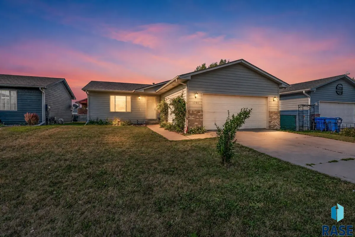 1301 E 70th St N, Sioux Falls, SD 57104 - #1