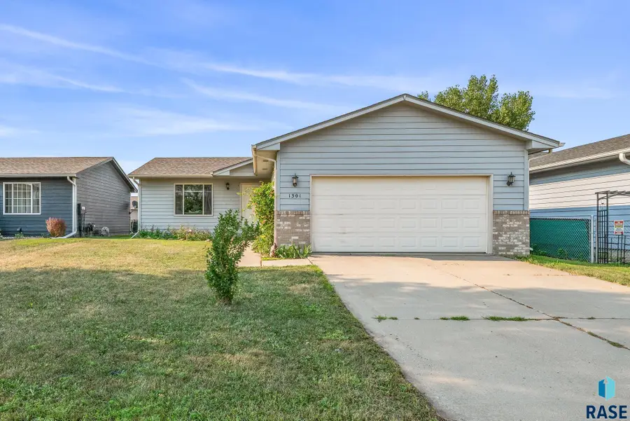 1301 E 70th St N, Sioux Falls, SD 57104 - #3
