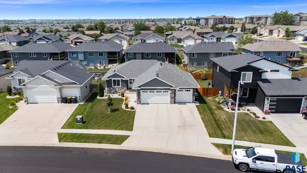 3809 S Home Plate Ave, Sioux Falls, SD 57110