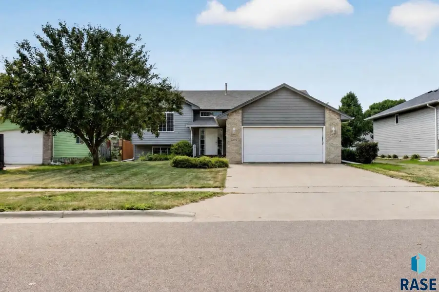 5105 S Birchwood Ave, Sioux Falls, SD 57108 - #2