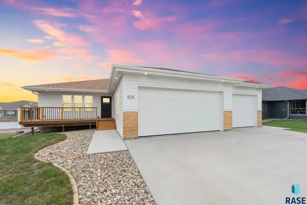 916 Trojan Ave, Hartford, SD 57033