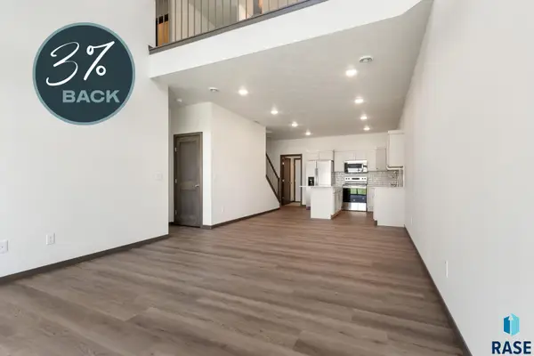 2406 E Jetty Pl, Sioux Falls, SD 57108