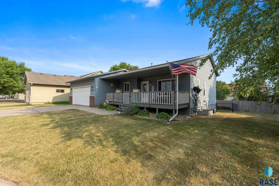 1201 E 68th St N, Sioux Falls, SD 57104 - #3