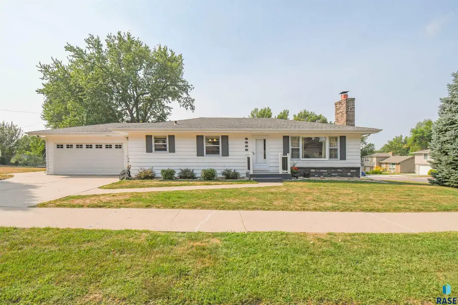 2309 W Oak St, Sioux Falls, SD 57105 - #2