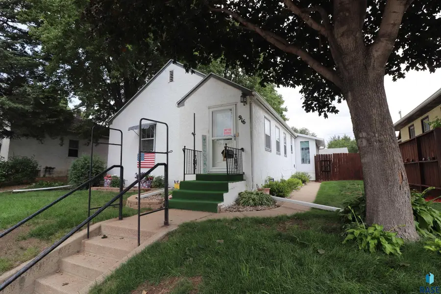 916 N Minnesota Ave, Sioux Falls, SD 57104 - #2
