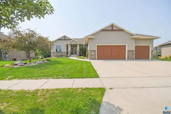 8221 S Grass Creek Dr, Sioux Falls, SD 57108