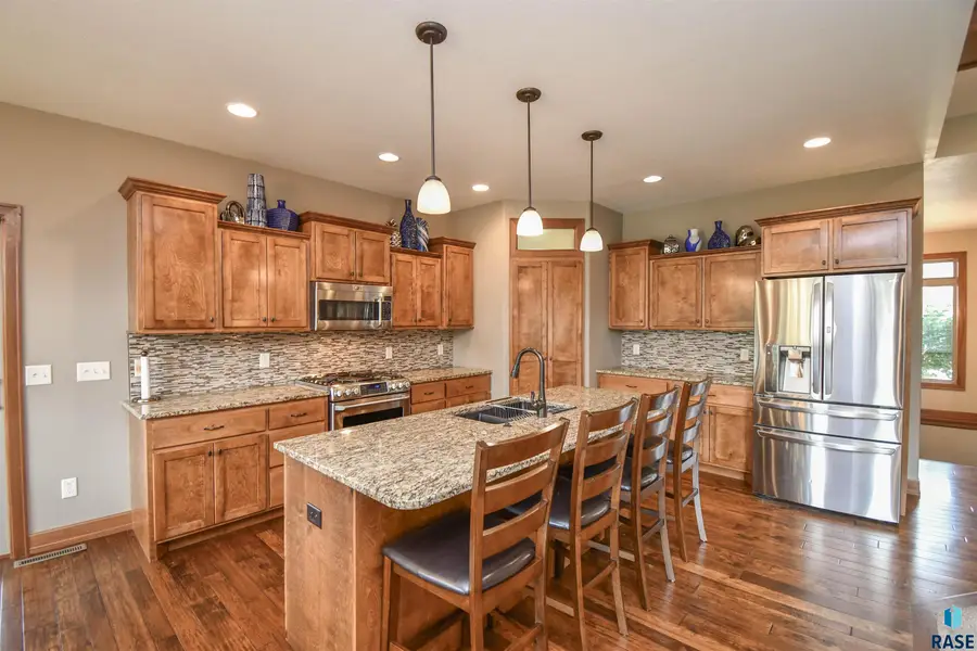 8221 S Grass Creek Dr, Sioux Falls, SD 57108 - #3