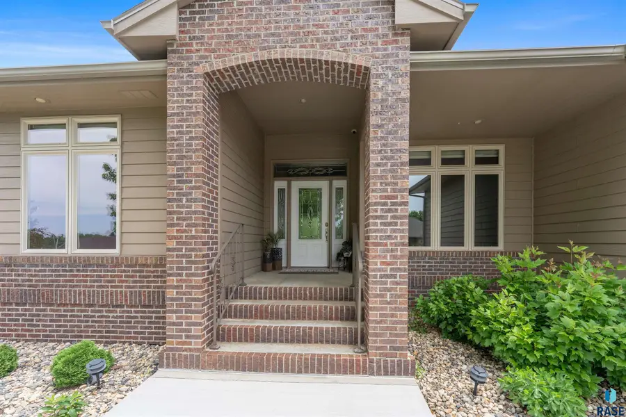 5604 S Josh Wyatt Dr, Sioux Falls, SD 57108 - #2