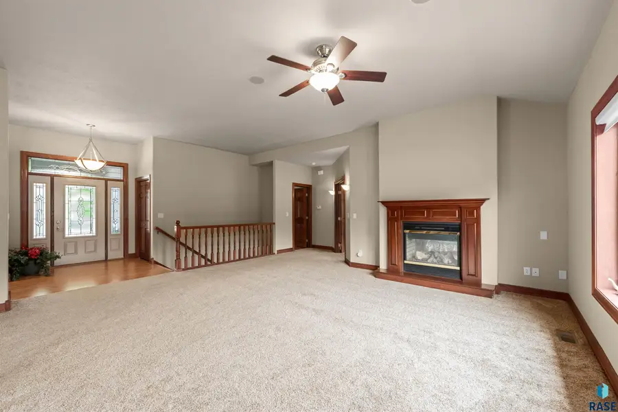 5604 S Josh Wyatt Dr, Sioux Falls, SD 57108 - #3