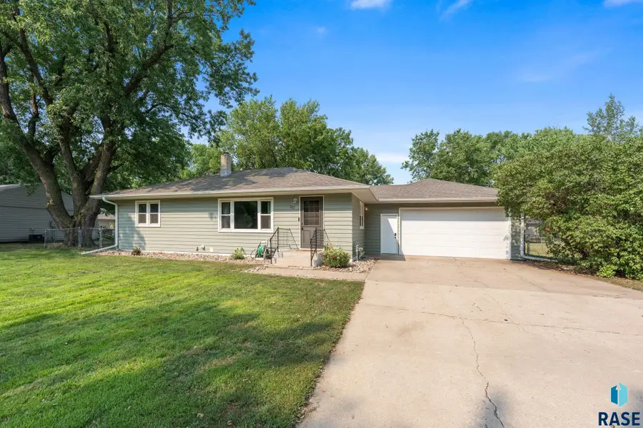 313 S 4th Ave, Brandon, SD 57005 - #2