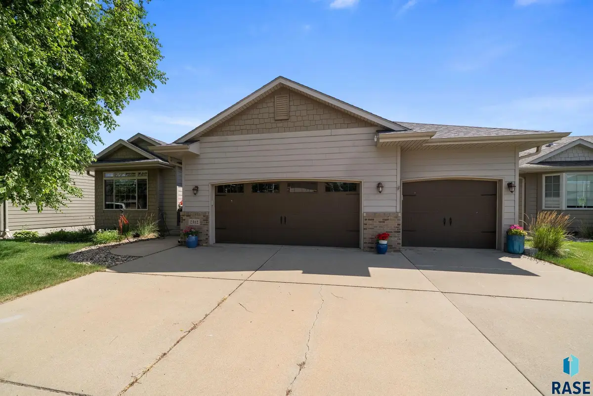 2512 S Lancaster Dr, Sioux Falls, SD 57106 - #1