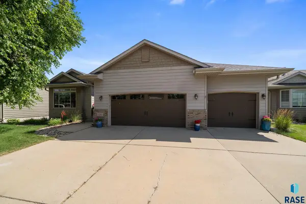 2512 S Lancaster Dr, Sioux Falls, SD 57106