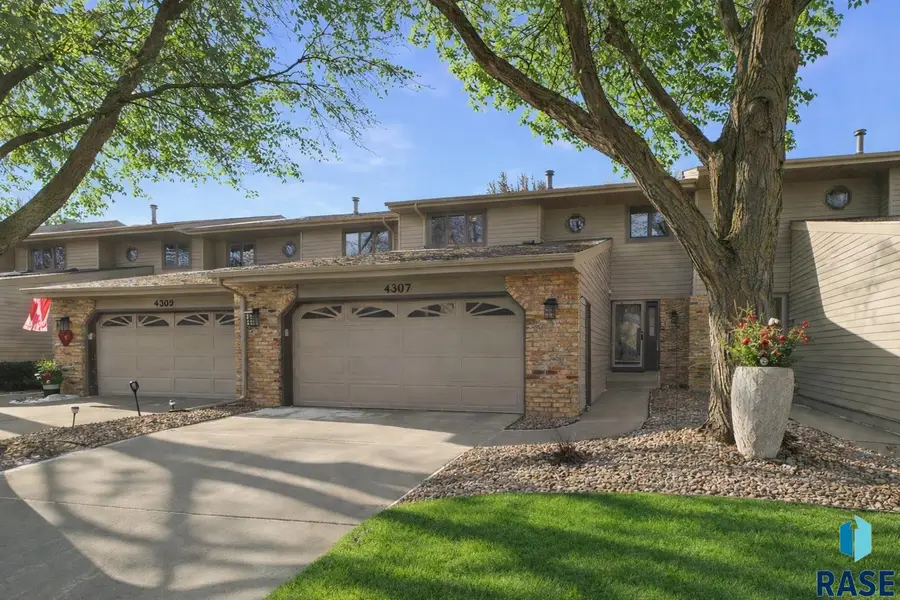 4307 S Townpark Pl, Sioux Falls, SD 57105 - #2