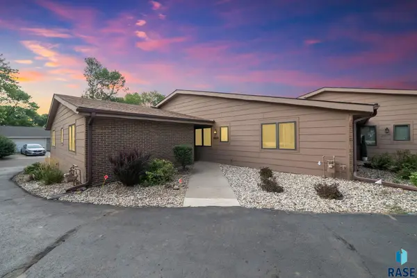 4909 S Oxbow Ave, Sioux Falls, SD 57106