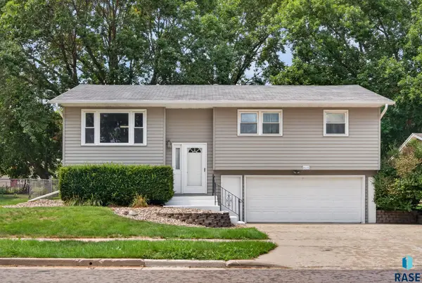 805 S Rohl Dr, Sioux Falls, SD 57103