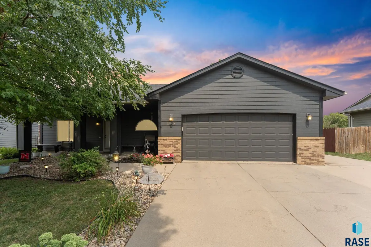 1002 Hemlock St, Harrisburg, SD 57032 - #1