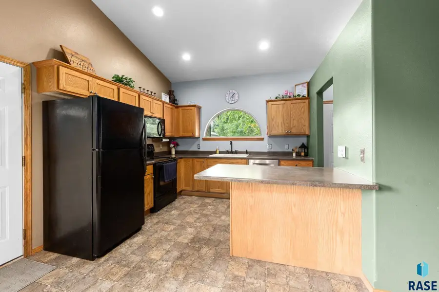 1002 Hemlock St, Harrisburg, SD 57032 - #2