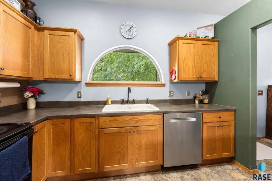 1002 Hemlock St, Harrisburg, SD 57032 - #3