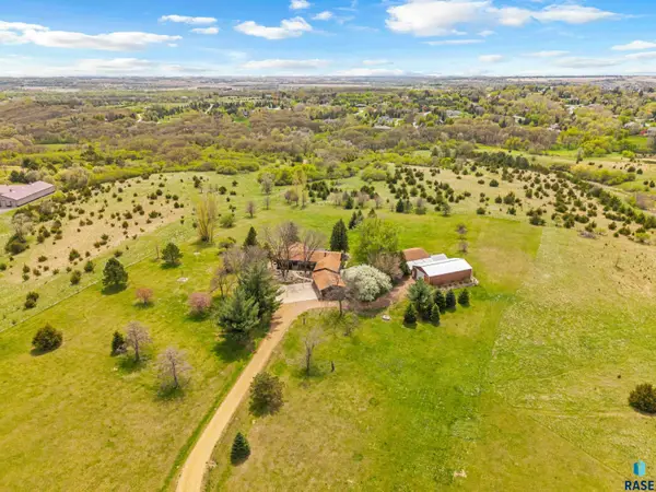 8701 E Maple St, Brandon, SD 57005