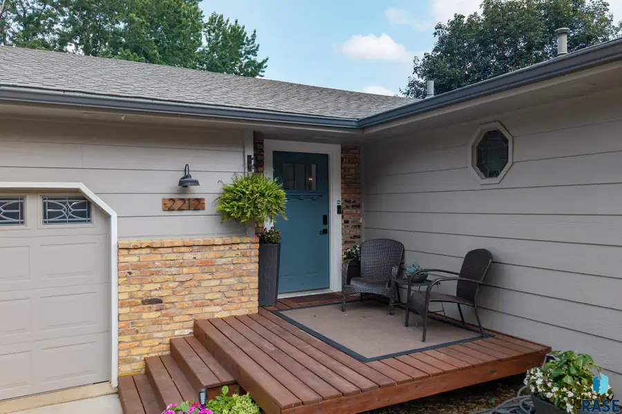 2212 S Valley View Rd, Sioux Falls, SD 57106 - #3