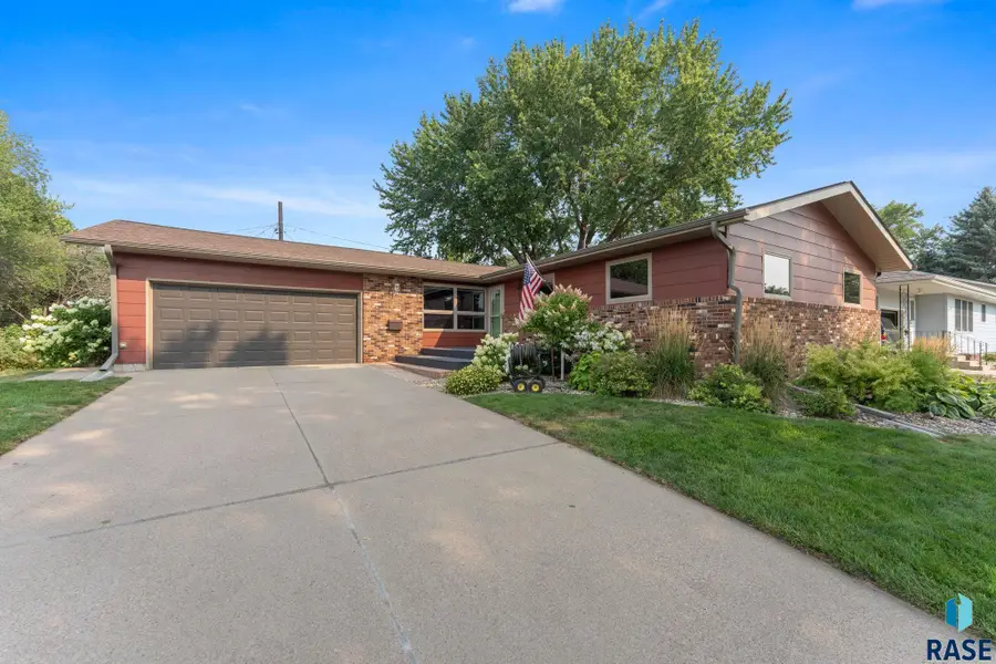 604 S Annway Dr, Sioux Falls, SD 57103 - #2