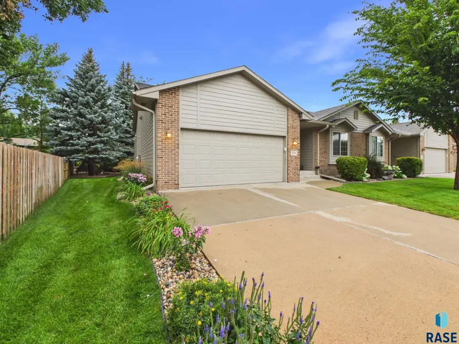 5326 W Summer Creek Pl, Sioux Falls, SD 57106 - #2