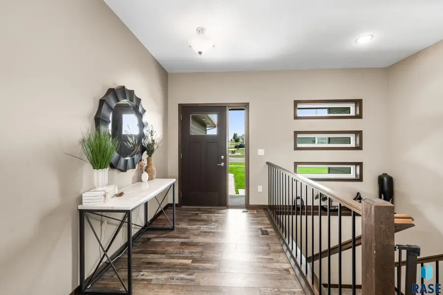 6620 E 33rd St, Sioux Falls, SD 57110 - #2