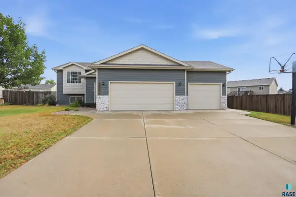 1316 W Creekside Dr, Brandon, SD 57005