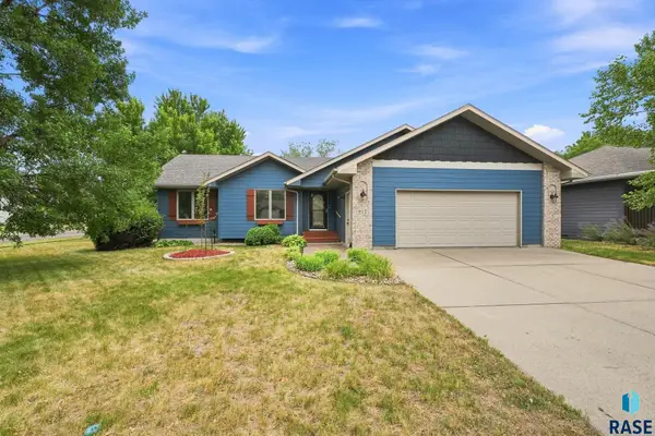 917 E Heatherwood Dr, Brandon, SD 57005