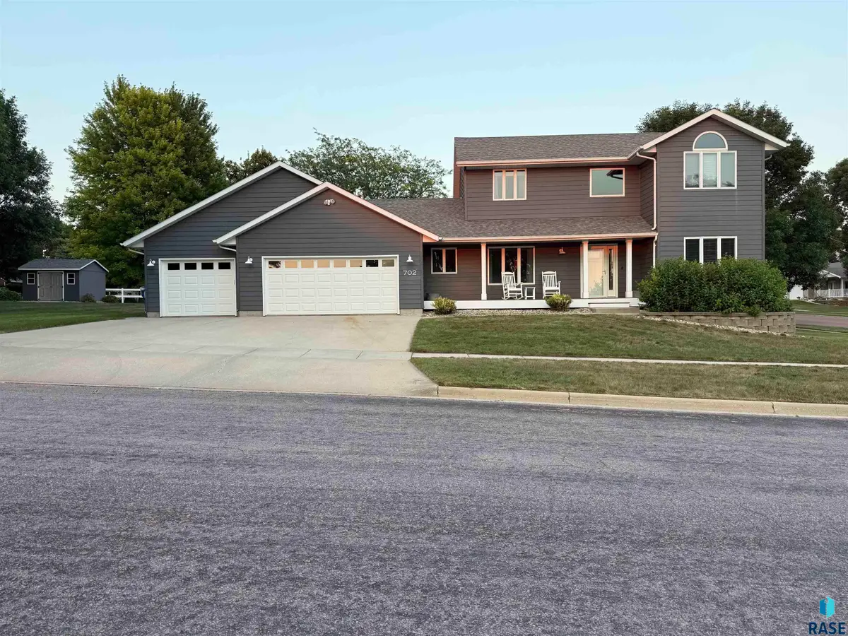 702 Westview Dr, Dell Rapids, SD 57022 - #1